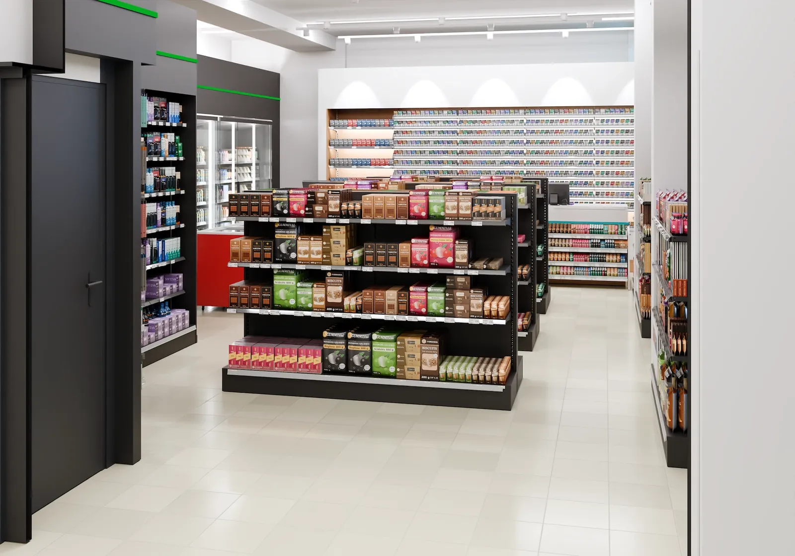L’allée centrale du shop, gondoles pleines de produits, armoires réfrigérées au fond.